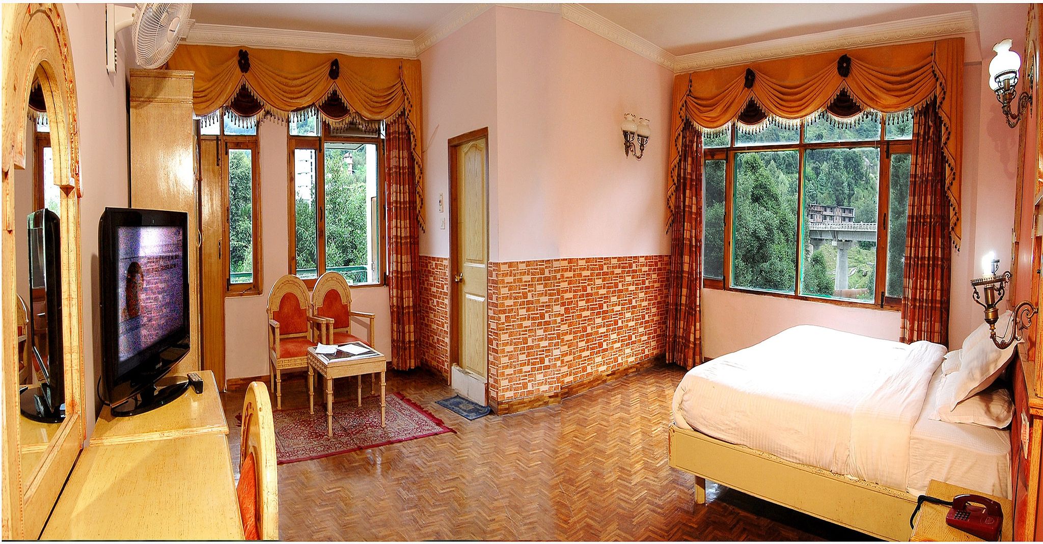 Royal Suites With Balcony (River & Valley View) - CENTRALLY HEATED ROOM