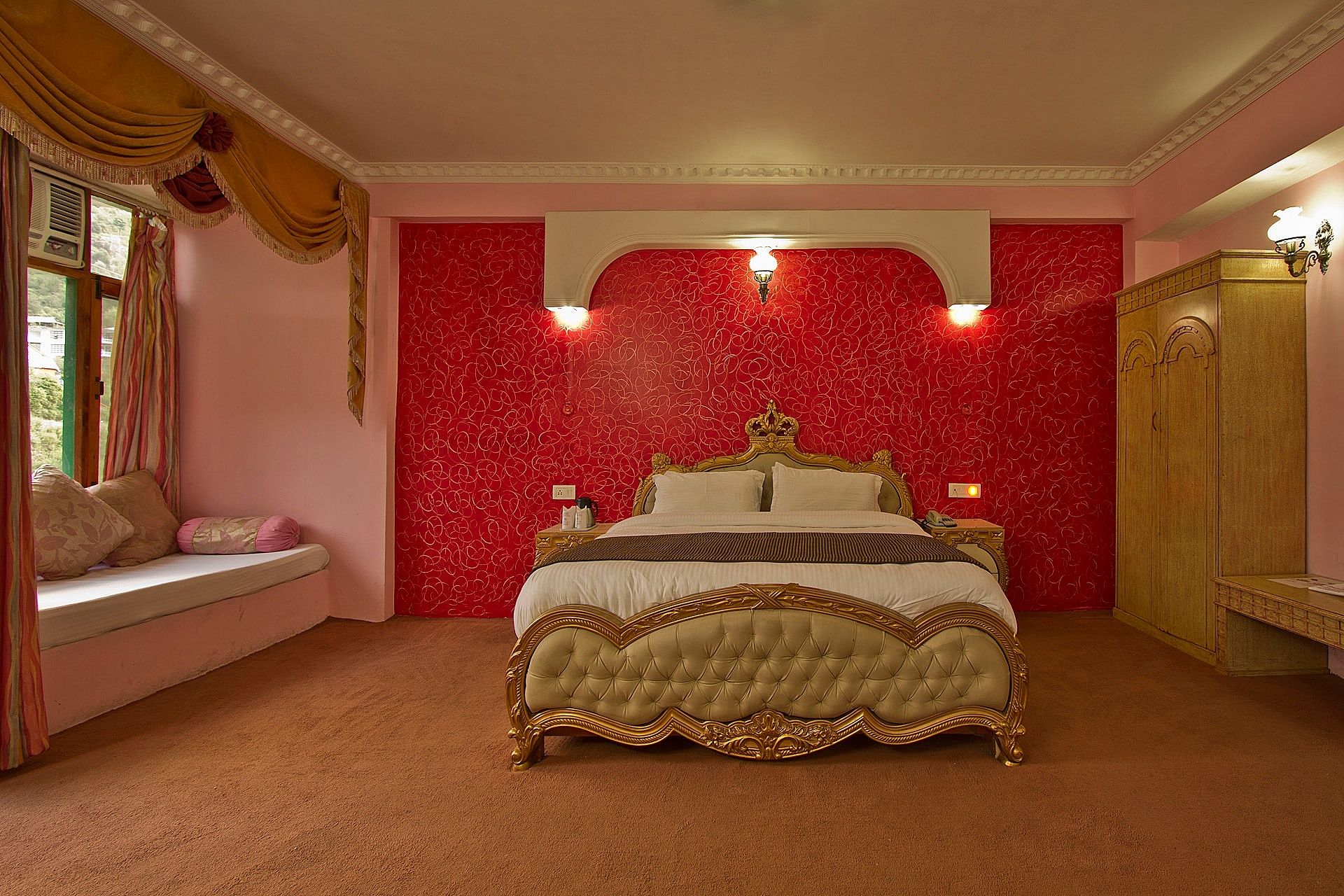 Park Suites With Balcony (Bathtub, River & Valley View) - CENTRALLY HEATED ROOMS