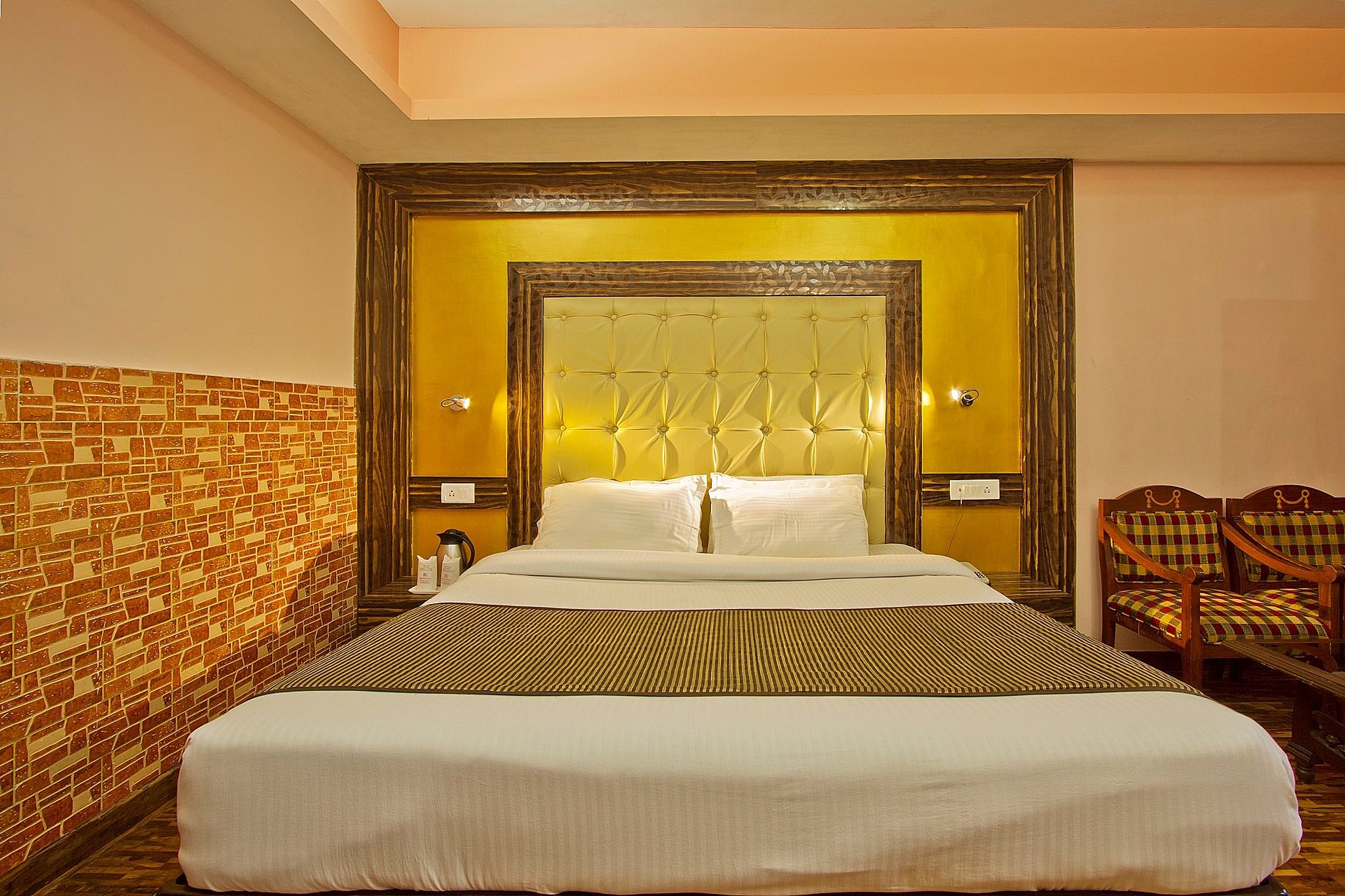 Royal Suites With Balcony (River & Valley View) - CENTRALLY HEATED ROOM