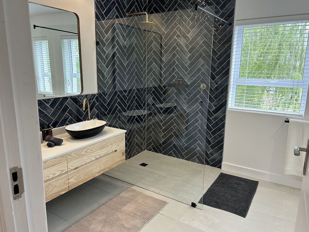 Mirabelle Guesthouse Luxury Room, 1 King Bed, Non Smoking, Mountain View 5