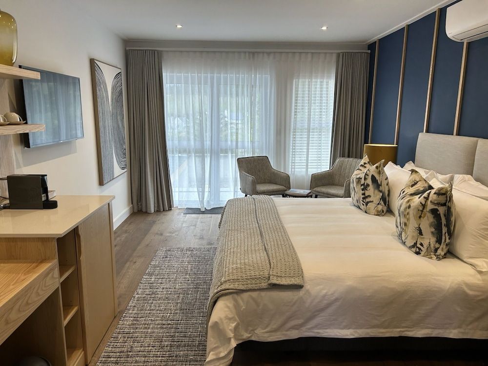 Mirabelle Guesthouse Luxury Room, 1 King Bed, Non Smoking, Mountain View 3