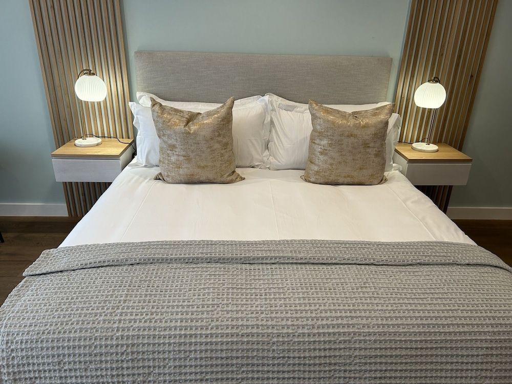 Mirabelle Guesthouse Luxury Room, 1 King Bed, Non Smoking, Pool View 4