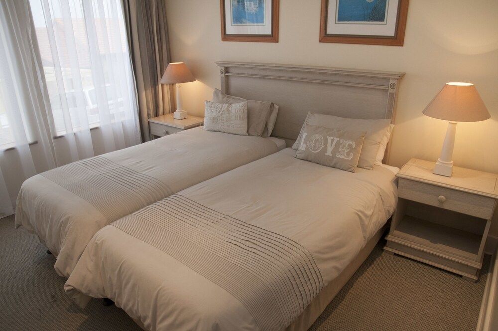 undefined Villa 17 10