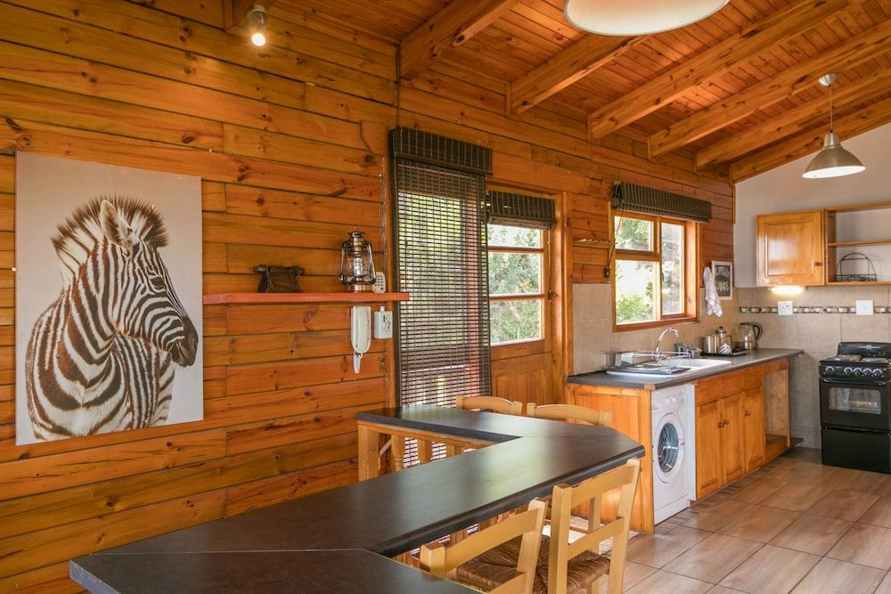 Knysna Lodge Self Catering Accommodation Comfort House, 4 Bedrooms 5