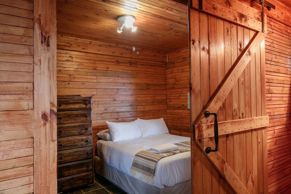 Knysna Lodge Self Catering Accommodation Comfort House, 4 Bedrooms 2