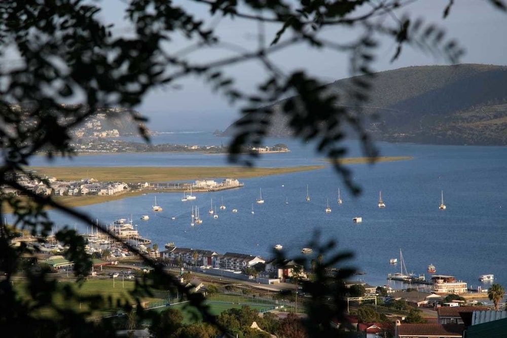 Knysna Lodge Self Catering Accommodation Exclusive Tree House, 1 Double Bed, Lagoon View (3) 6