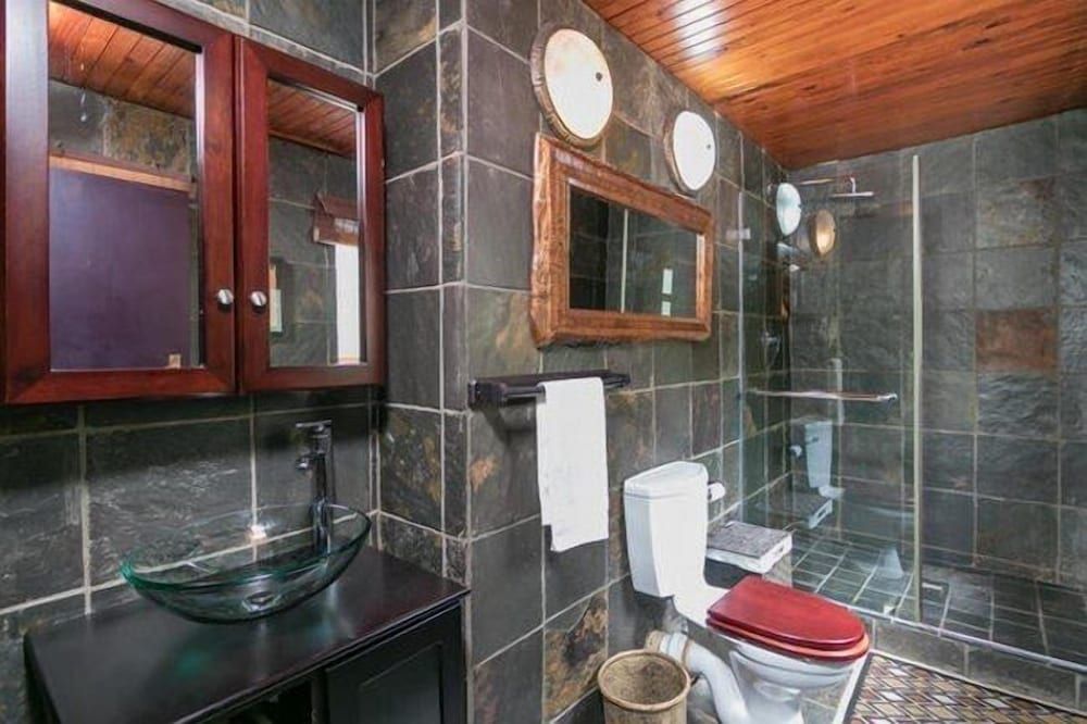Knysna Lodge Self Catering Accommodation Comfort House, 4 Bedrooms 15