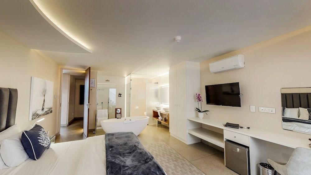 7 on Marine Suite (Courtyard) 9