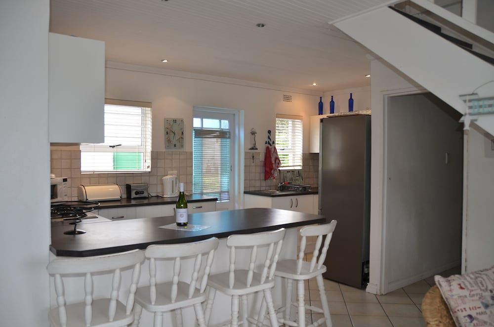 undefined Hermanus Beach Cottage 2 3