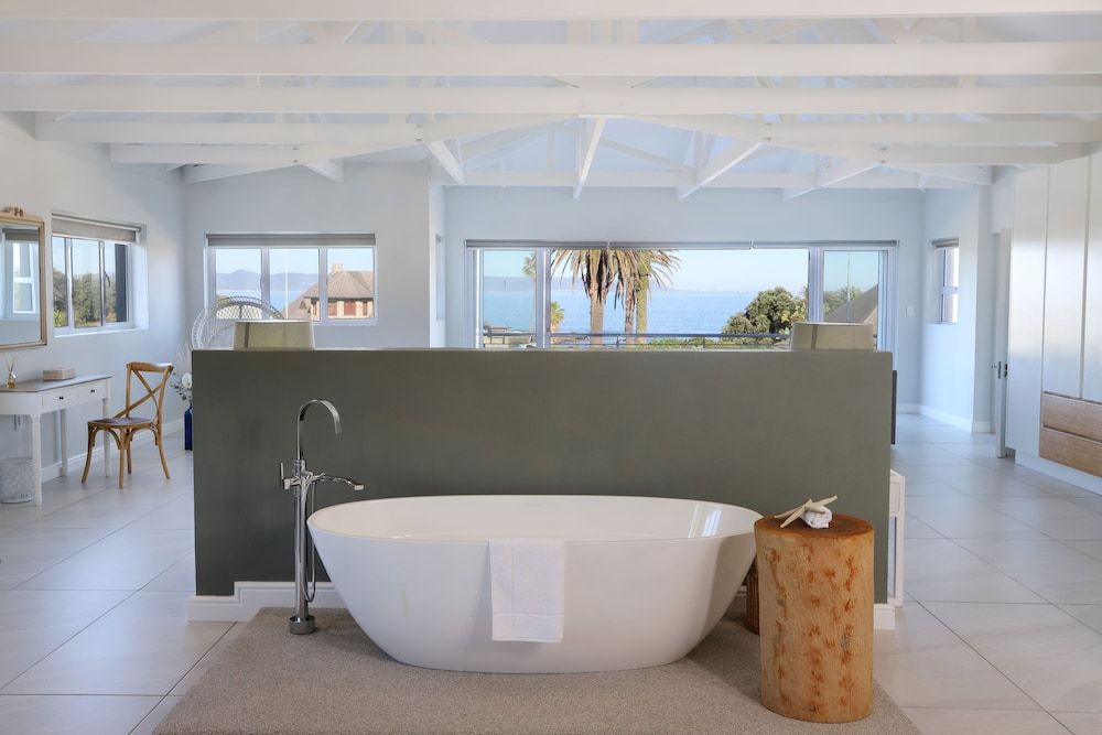 269 on Main Luxury House, 5 Bedrooms, Non Smoking, Ocean View 9