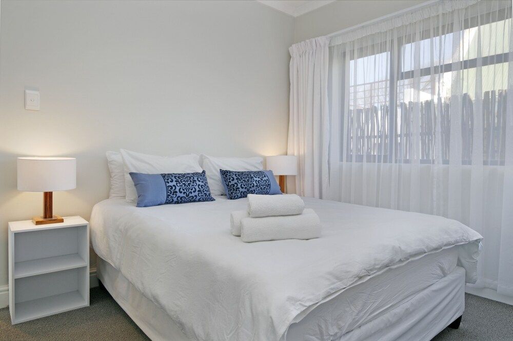 undefined Bond Breakaway 8