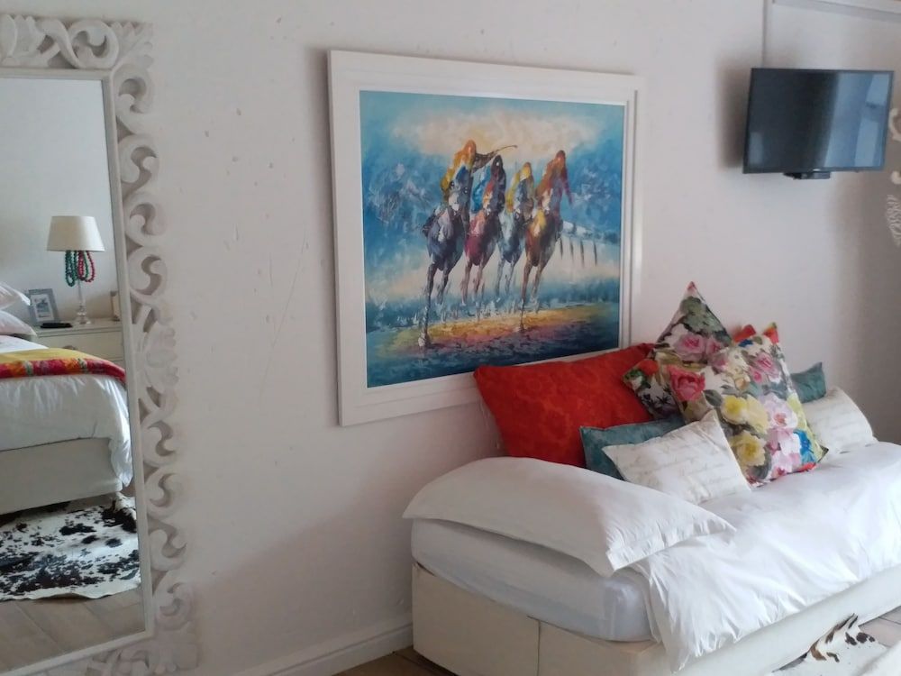 115 On Beachy Head Drive Guest House Standard Quadruple Room, 2 Queen Beds (Seal) 2