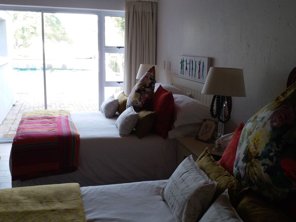 115 On Beachy Head Drive Guest House Standard Quadruple Room, 2 Queen Beds (Seal)
