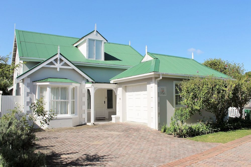 undefined River Club 4216 2