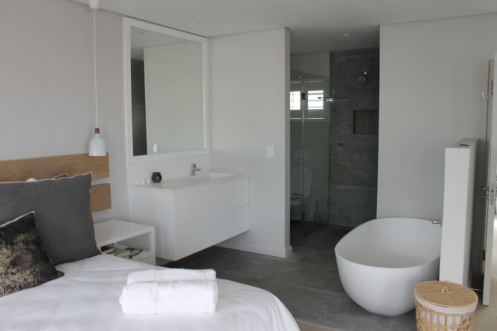 Betty Design House, 3 Bedrooms, Non Smoking, Ocean View 14