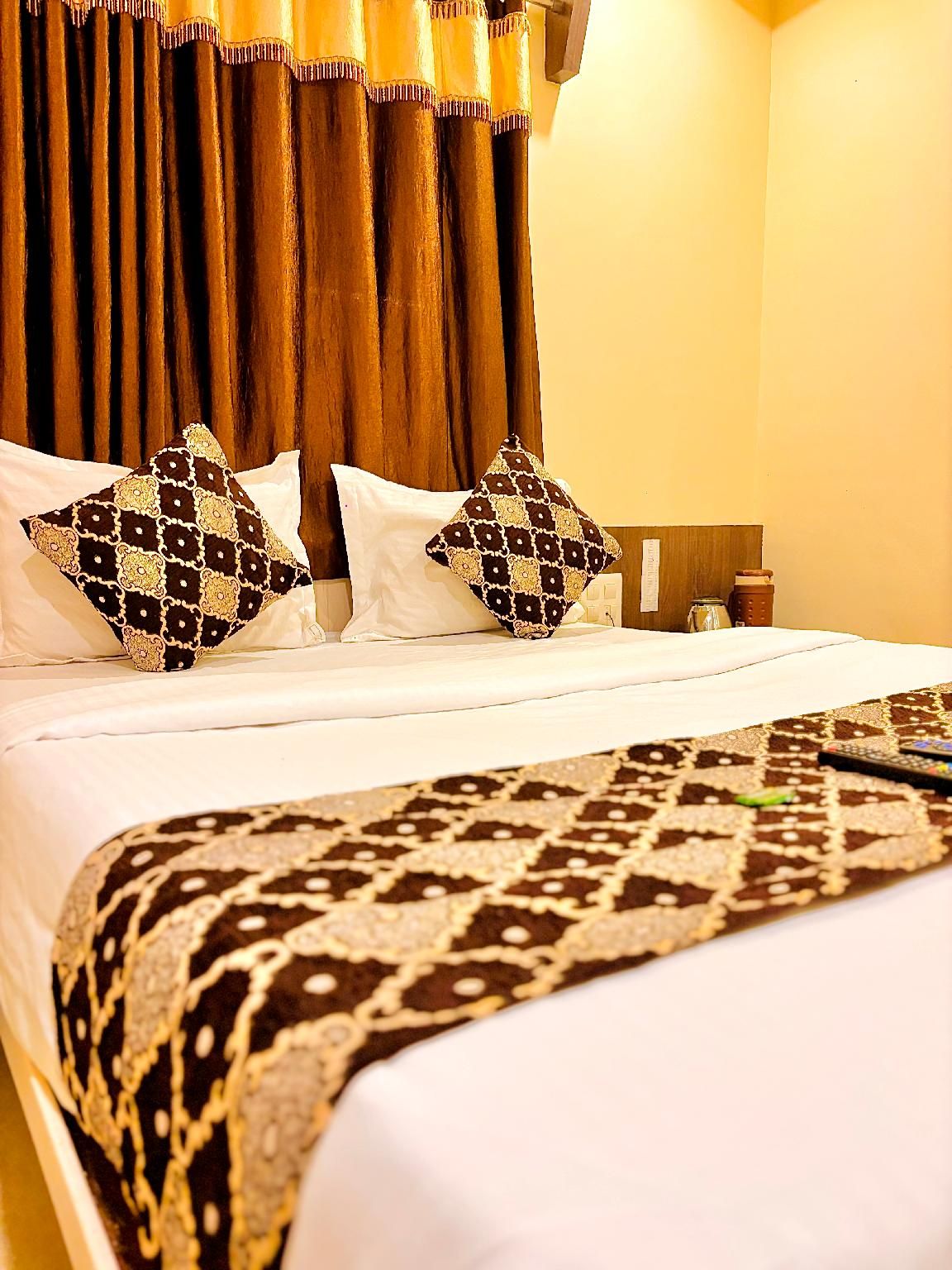 Deluxe Non- Air Conditioning Room