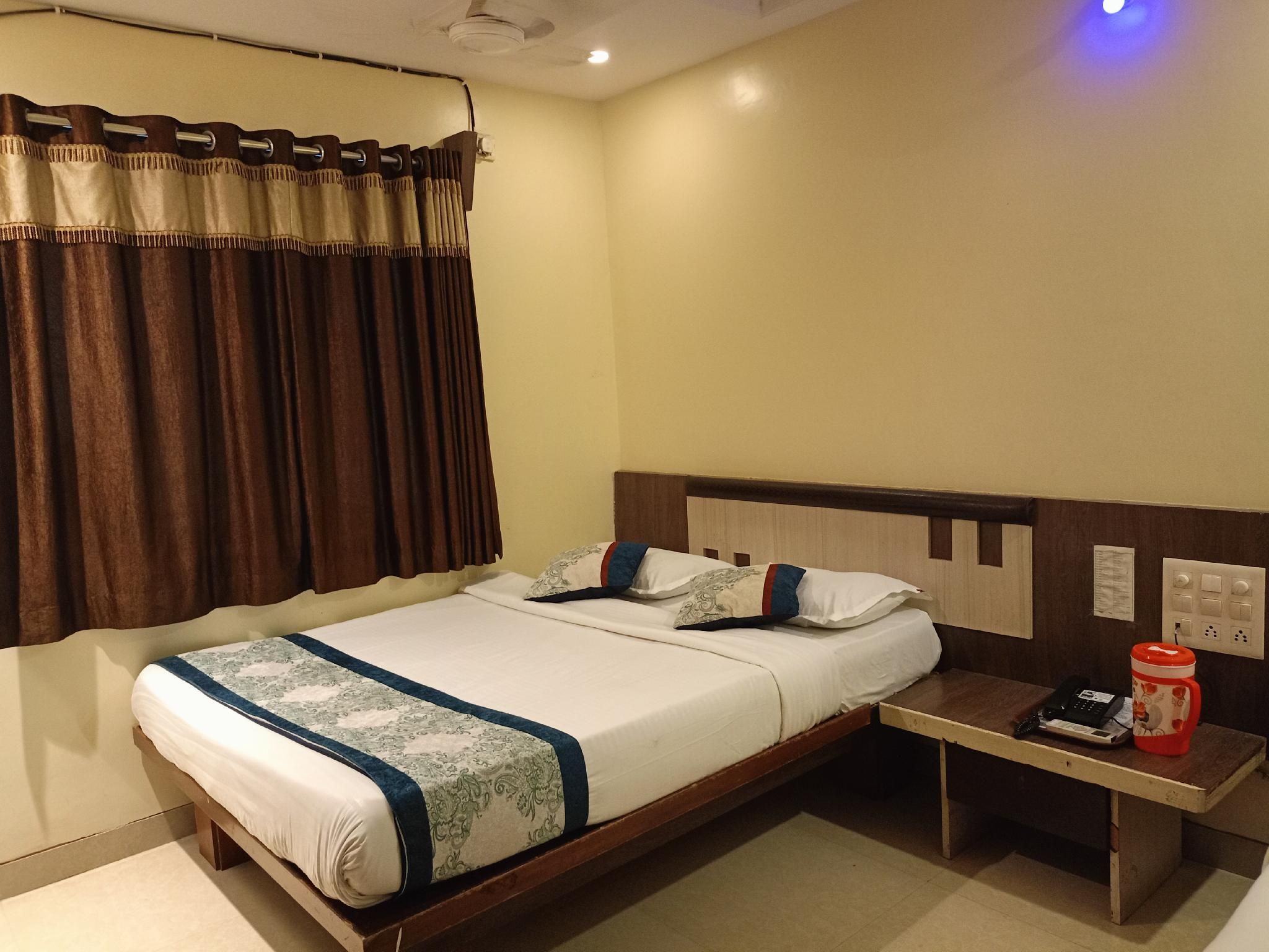 Deluxe Non- Air Conditioning Room