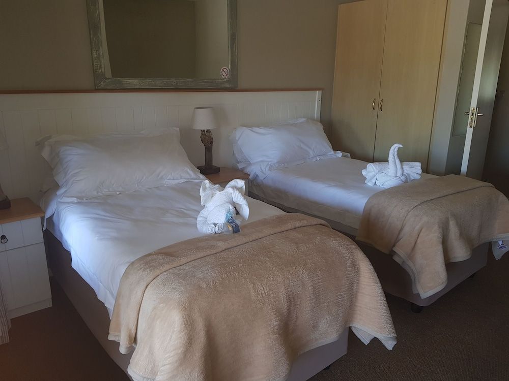 Pili Pili Beach Cabanas Comfort Quadruple Room, Partial Sea View 2