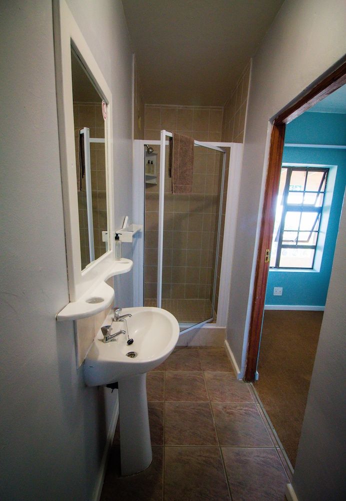 Pili Pili Beach Cabanas Comfort Quadruple Room, Partial Sea View 8