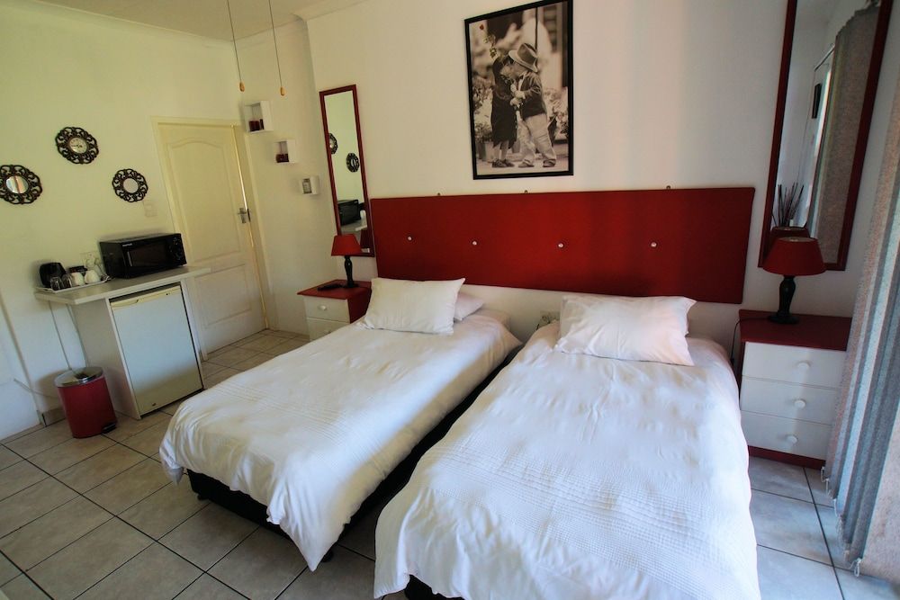 Linga Longa Guest House Standard Twin Room, 2 Twin Beds, Non Smoking (Room 4) 3