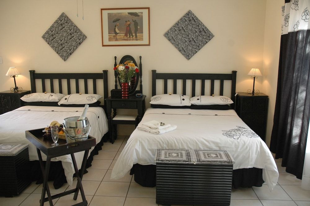 Linga Longa Guest House Family Room, 2 Queen Beds, Non Smoking (Room 3) 2
