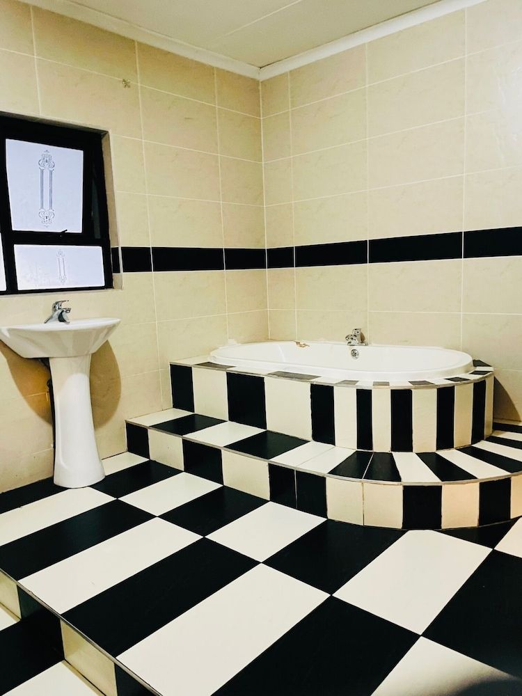 Airport Royal Guest House Standard Double Room 4