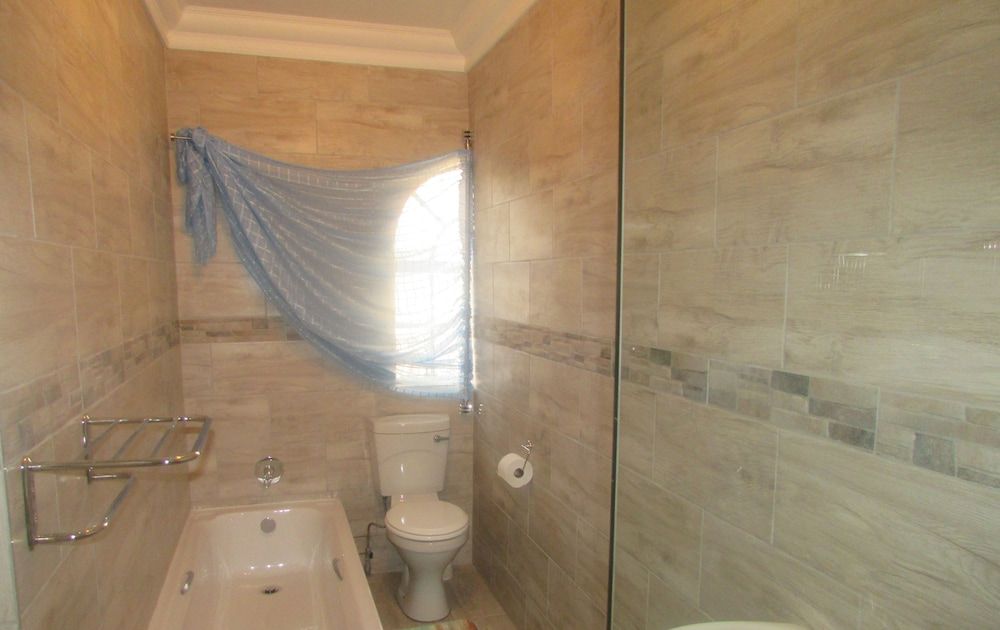 Oppiplot Guest House Room (12) 2