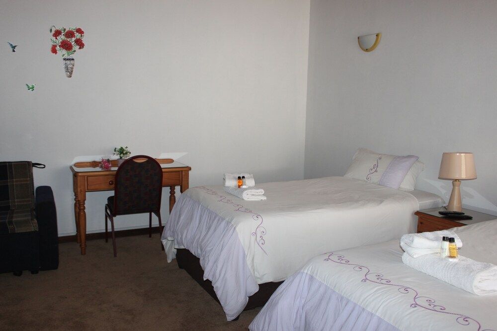 11 Eland Guest House Standard Room, Multiple Beds