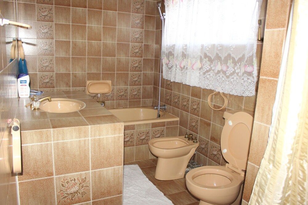 11 Eland Guest House Standard Room, Multiple Beds 4