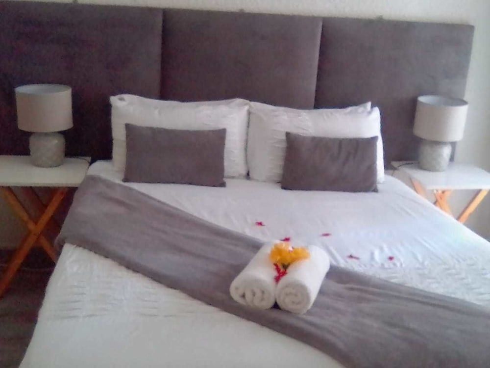 Khesa Guesthome Rhino Room 7