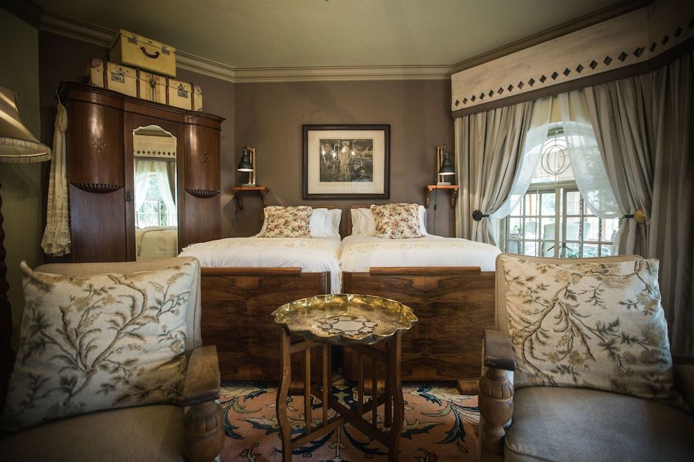 Schoon Huis Manor Room (The Dominique)