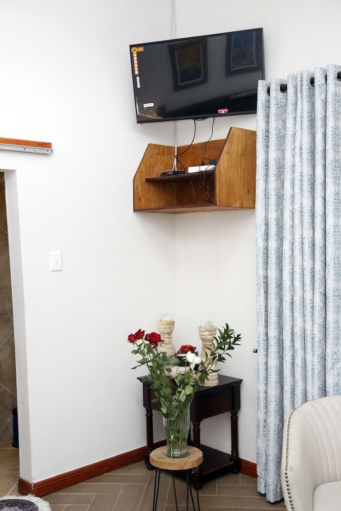 Travetel OR Tambo Airport Hotel Standard Double Room 8