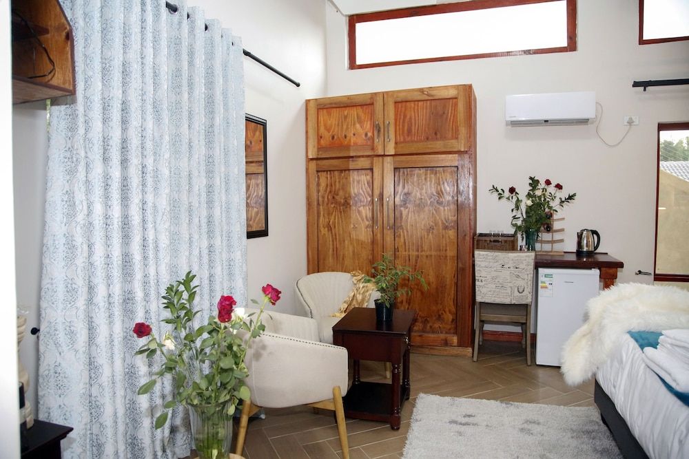 Travetel OR Tambo Airport Hotel Standard Double Room 7