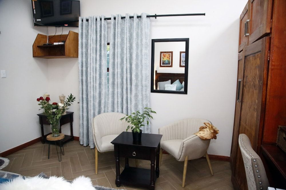 Travetel OR Tambo Airport Hotel Standard Double Room 9