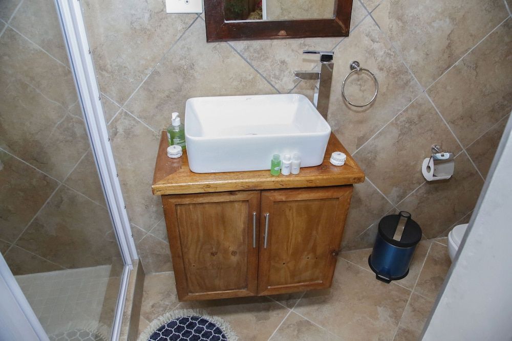 Travetel OR Tambo Airport Hotel Classic Double Room 6