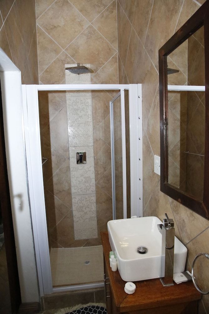 Travetel OR Tambo Airport Hotel Standard Double Room 5