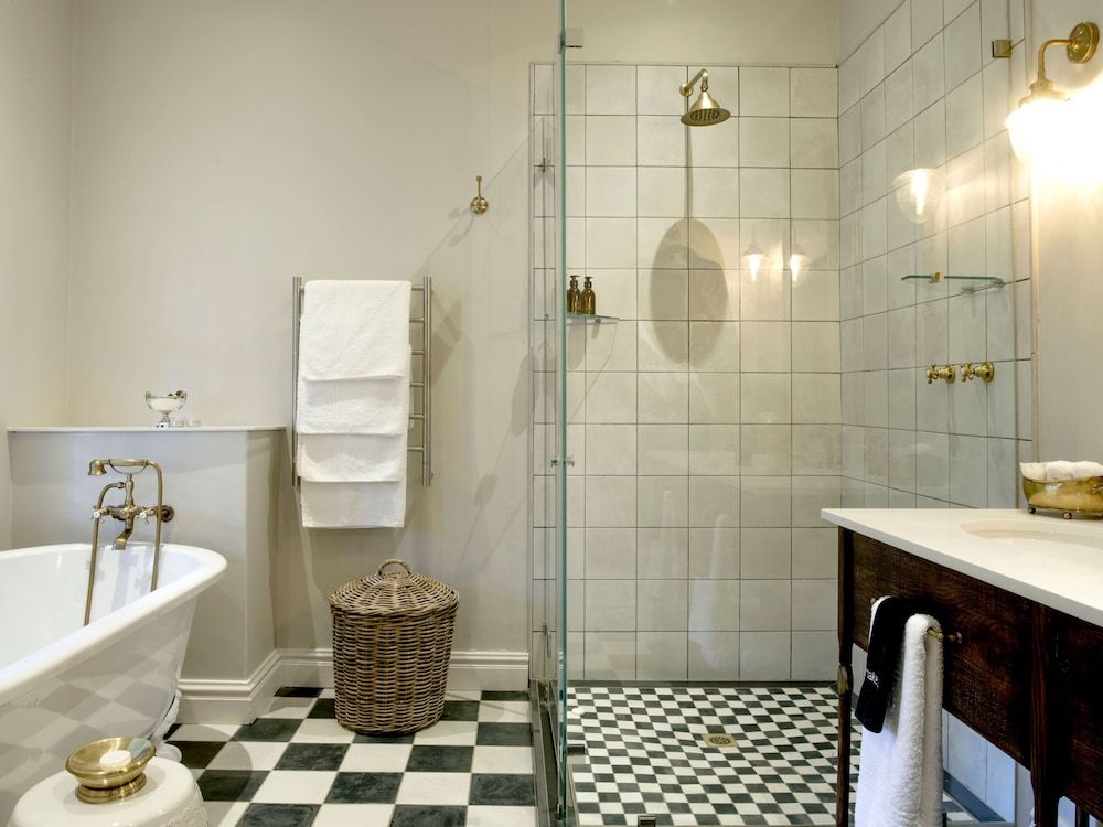 Hartford House Suite, 1 King Bed 3