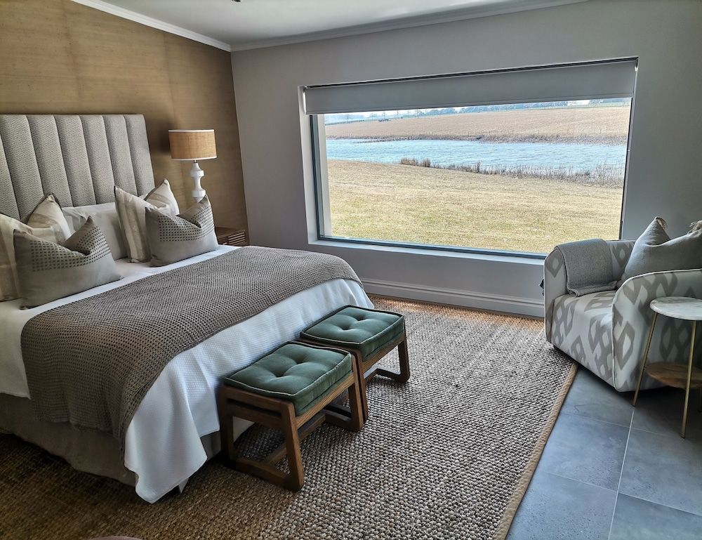 Hartford House Lake Suite