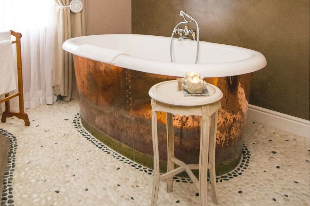 Honeymoon Suite
