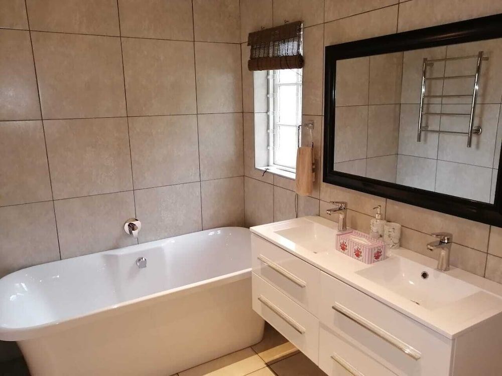 Fiore Guest Accommodation Deluxe Cottage (Fiore) 10