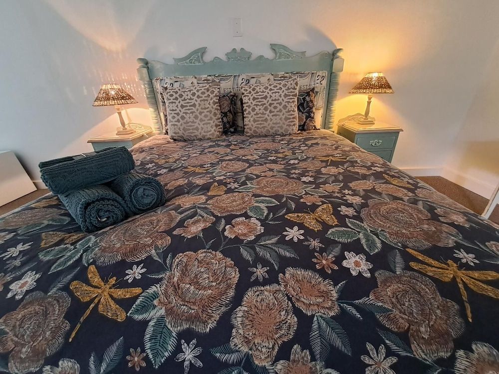 Fiore Guest Accommodation Deluxe Double Room 6