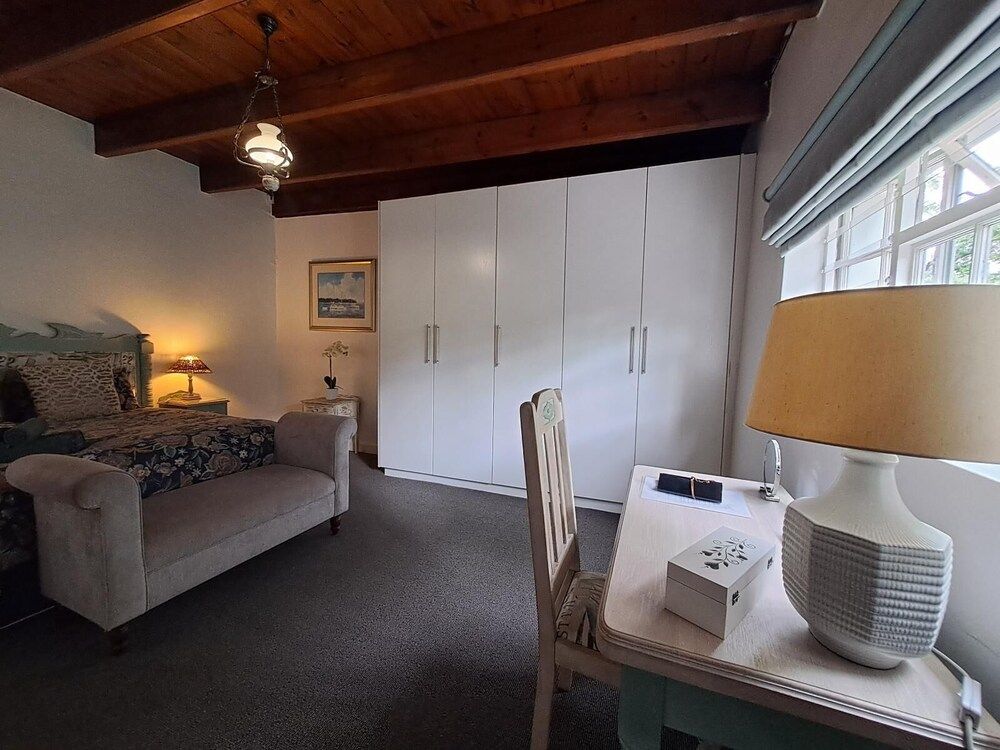 Fiore Guest Accommodation Deluxe Double Room 2