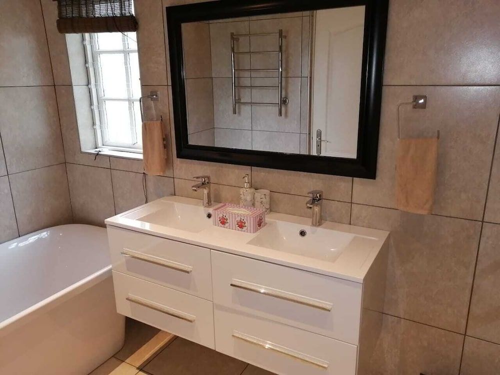 Fiore Guest Accommodation Deluxe Cottage (Fiore) 9