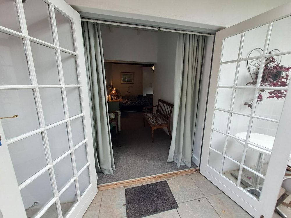 Fiore Guest Accommodation Deluxe Double Room 4