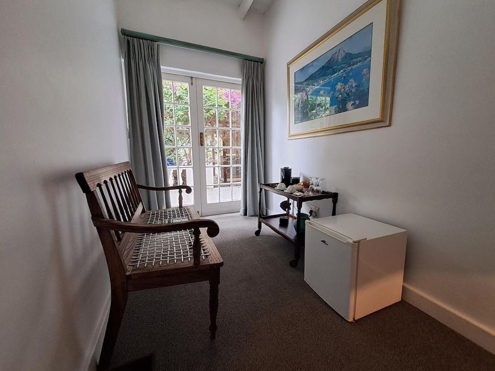 Fiore Guest Accommodation Deluxe Double Room 8