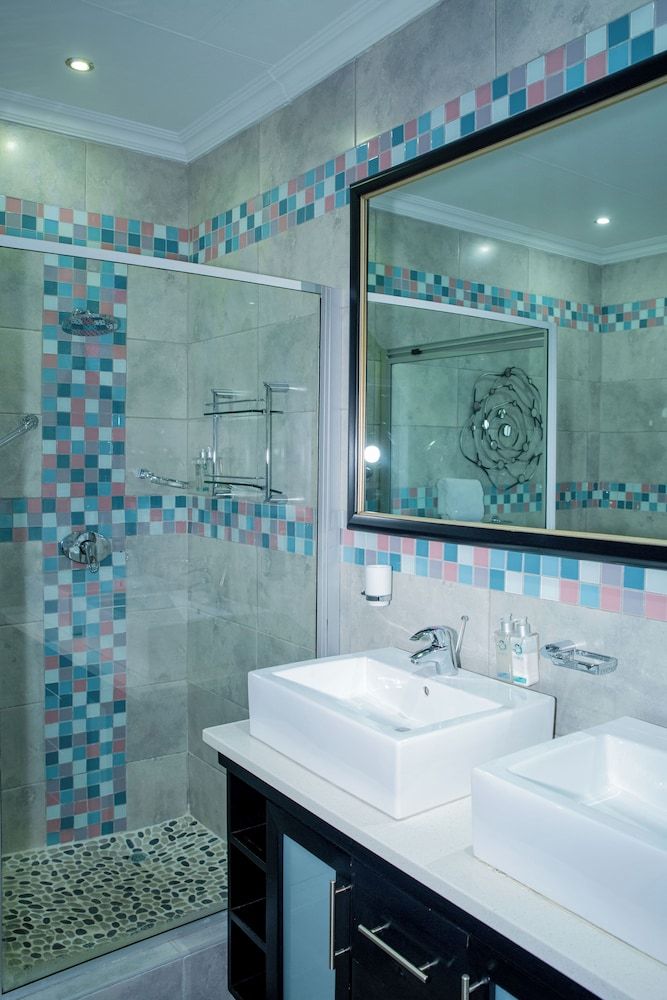 Iso'Bella Vita Guesthouse Deluxe King Room - Garden View 12