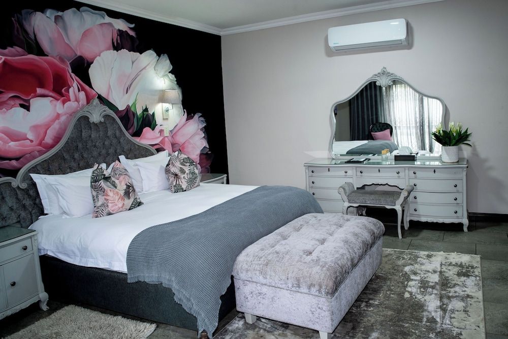 Iso'Bella Vita Guesthouse Deluxe King Room - Garden View 5