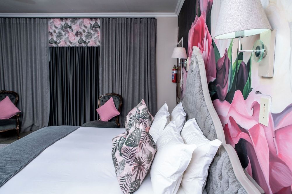 Iso'Bella Vita Guesthouse Deluxe King Room - Garden View 2