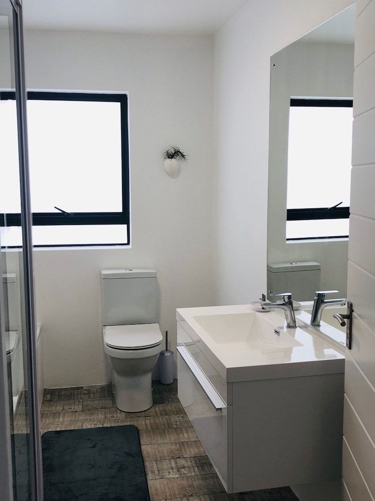 Karee Manor Guesthouse Deluxe Suite, 1 Bedroom 7