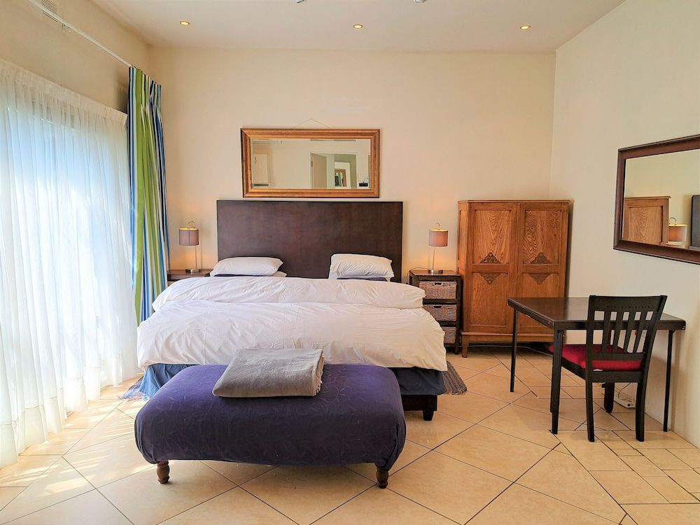 Bentley On The Beach Standard King Room 2